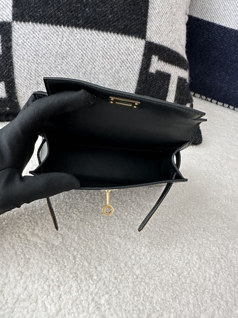 Mini Kelly II, Lizard, Imported Original Luxe Lizard Skin, CC89 Noir (Black) with Gold Hardware.