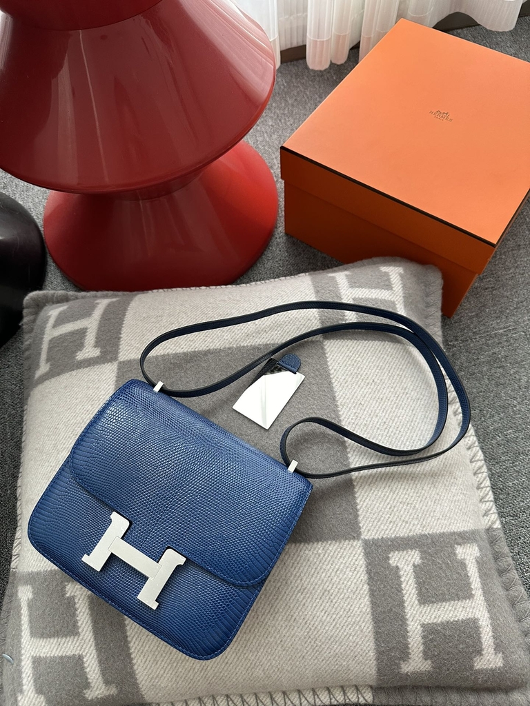Constance 19cm New Mirror Edition, Imported Lizard Leather, CK73 Bleu Sapphire (Sapphire Blue) with Silver Hardware.