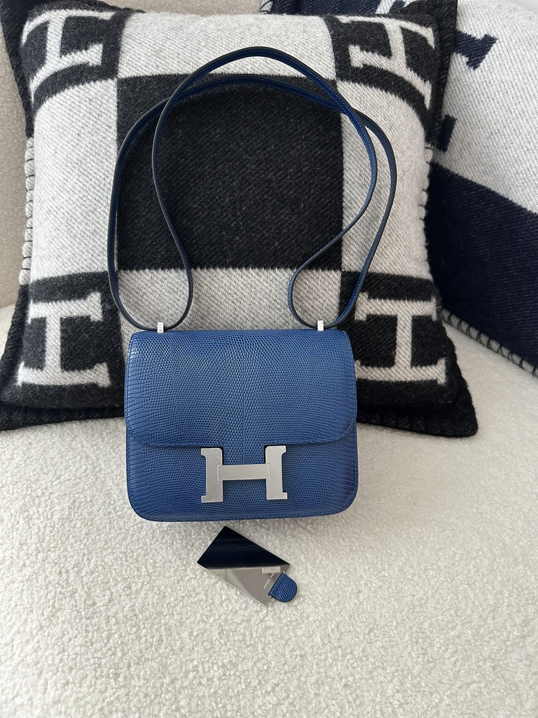 Constance 19cm New Mirror Edition, Imported Lizard Leather, CK73 Bleu Sapphire (Sapphire Blue) with Silver Hardware.