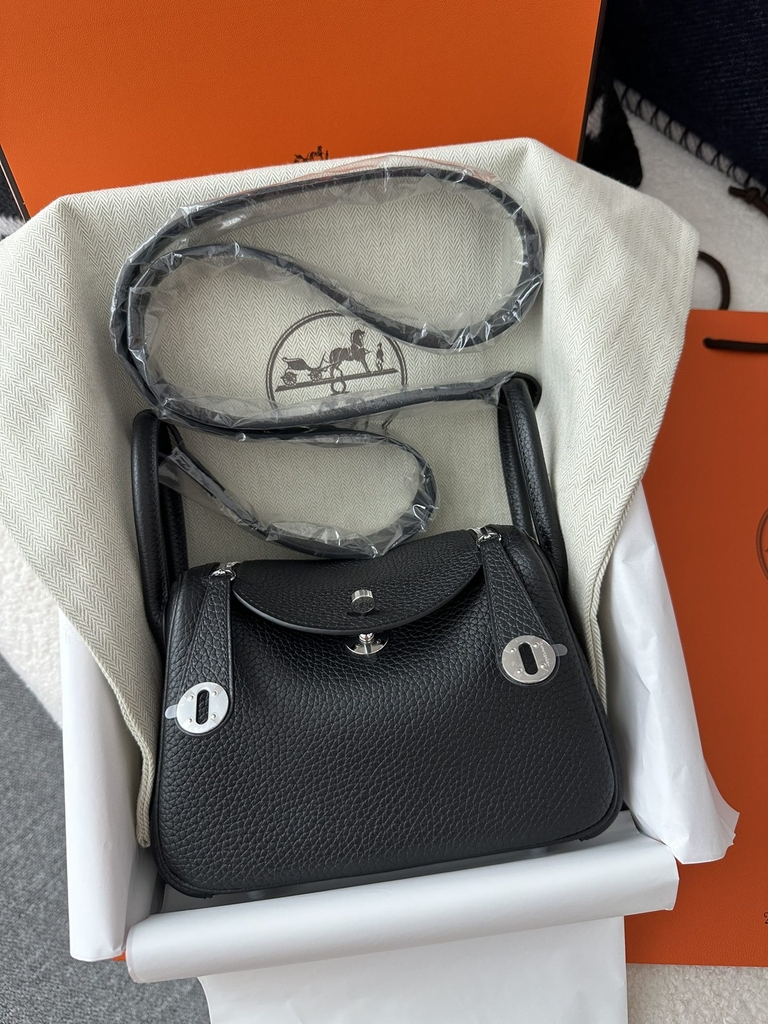 Lindy Mini in Imported Tc Clemence Leather, CK89 Noir (Black) with Silver Hardware.