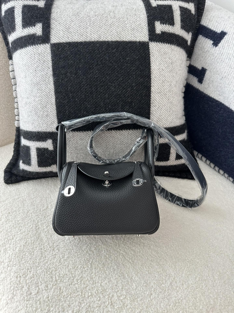 Lindy Mini in Imported Tc Clemence Leather, CK89 Noir (Black) with Silver Hardware.