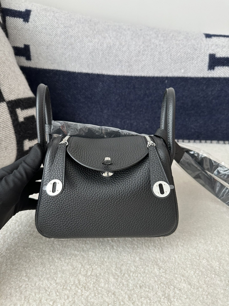 Lindy Mini in Imported Tc Clemence Leather, CK89 Noir (Black) with Silver Hardware.