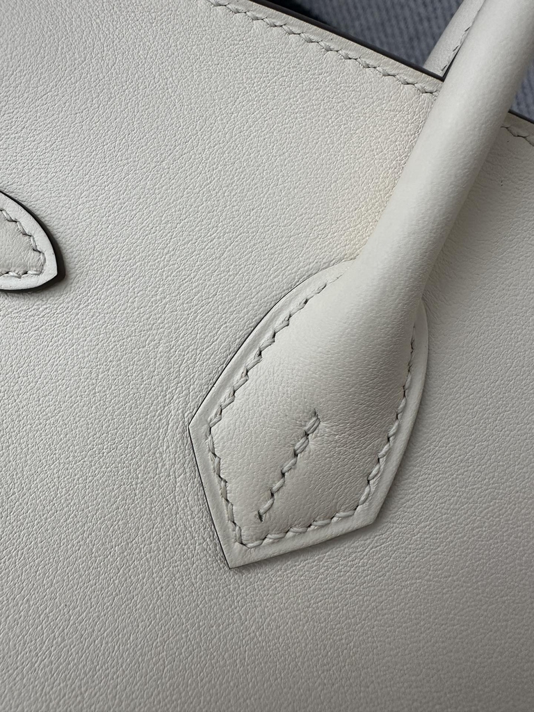 Birkin 25cm in Imported Swift Leather, I2 Nata (Cream White) with Gold Hardware.