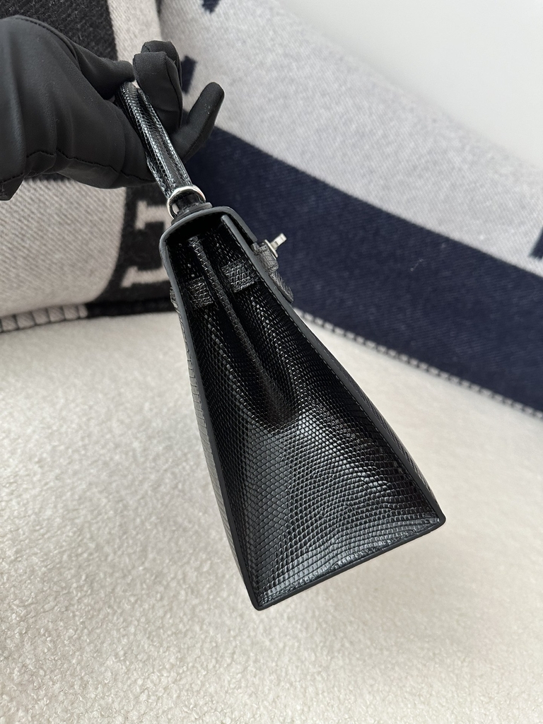 Kelly 25cm in Imported Lizard Skin, CK89 Noir (Black) with Silver Hardware.