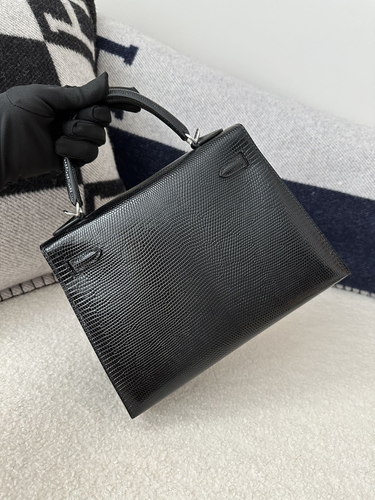 Kelly 25cm in Imported Lizard Skin, CK89 Noir (Black) with Silver Hardware.