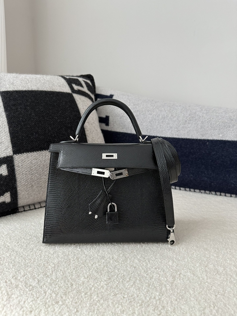 Kelly 25cm in Imported Lizard Skin, CK89 Noir (Black) with Silver Hardware.
