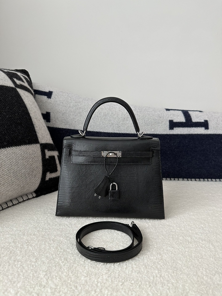 Kelly 25cm in Imported Lizard Skin, CK89 Noir (Black) with Silver Hardware.