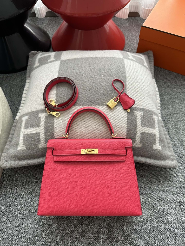 Kelly 25cm in Imported Epsom Grained Leather, I6 Rose Extreme (Vibrant Pink) with Gold Hardware
