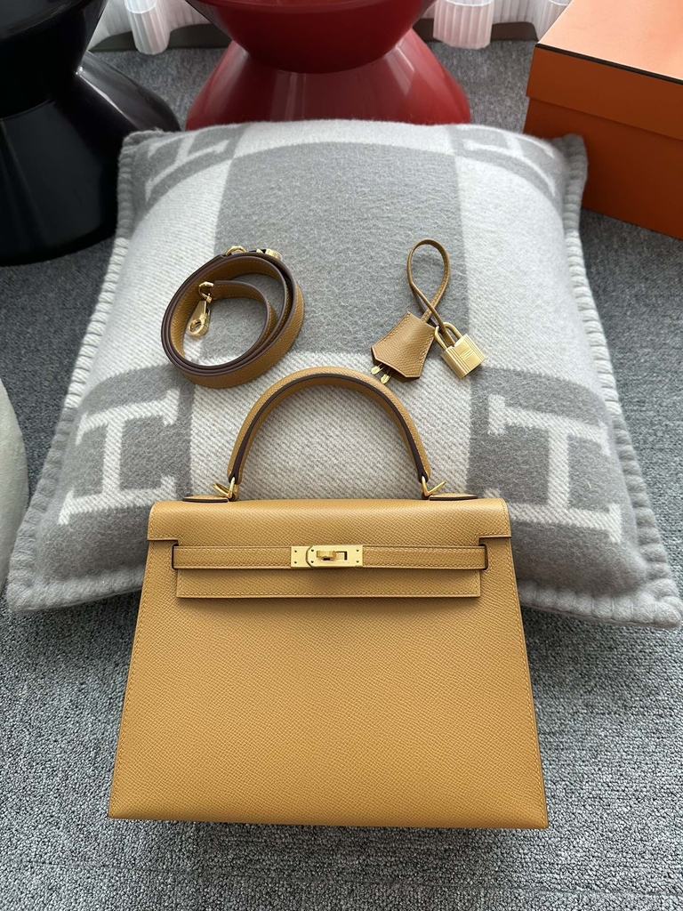 Kelly 25cm in Imported Epsom Grained Leather, 2S Sesame with Gold Hardware