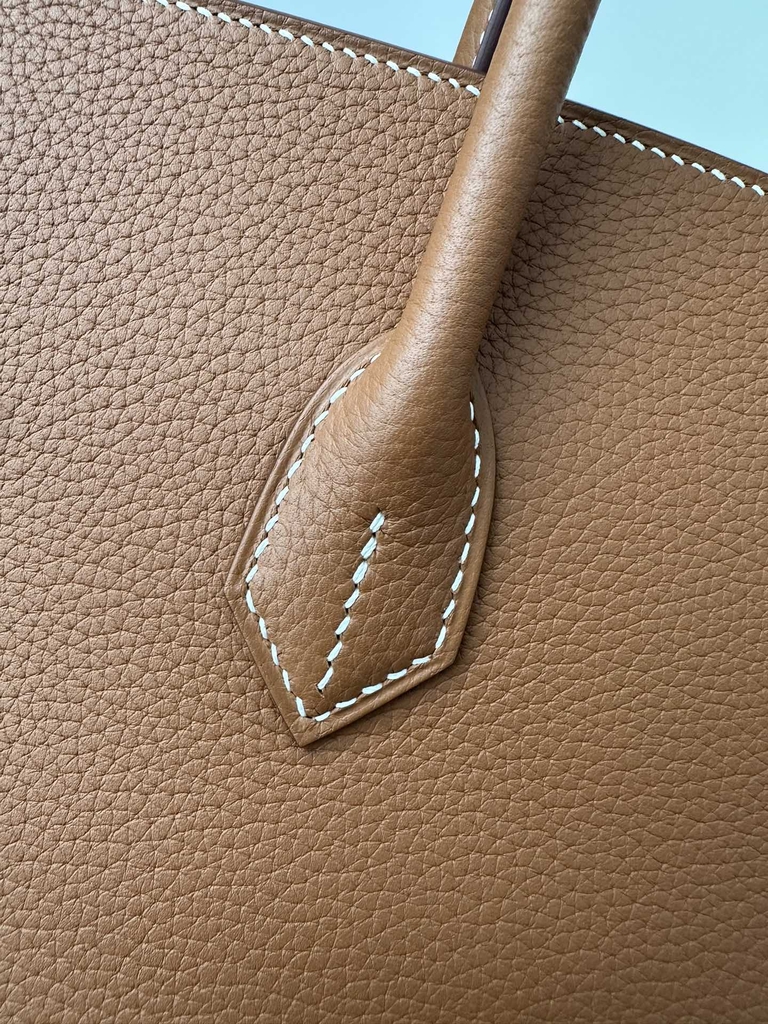 Birkin 35cm in imported Togo calfskin leather, CC37 Gold (classic brown) with gold hardware.
