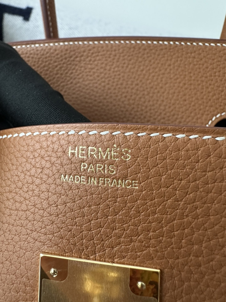 Birkin 35cm in imported Togo calfskin leather, CC37 Gold (classic brown) with gold hardware.