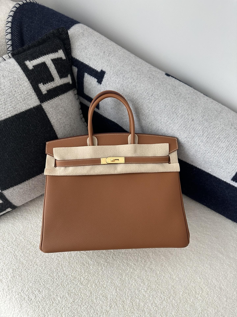 Birkin 35cm in imported Togo calfskin leather, CC37 Gold (classic brown) with gold hardware.