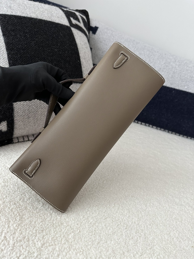 Kelly Cut 31cm Clutch in Imported Swift Calfskin, CK18 Etoupe Grey with Silver Hardware