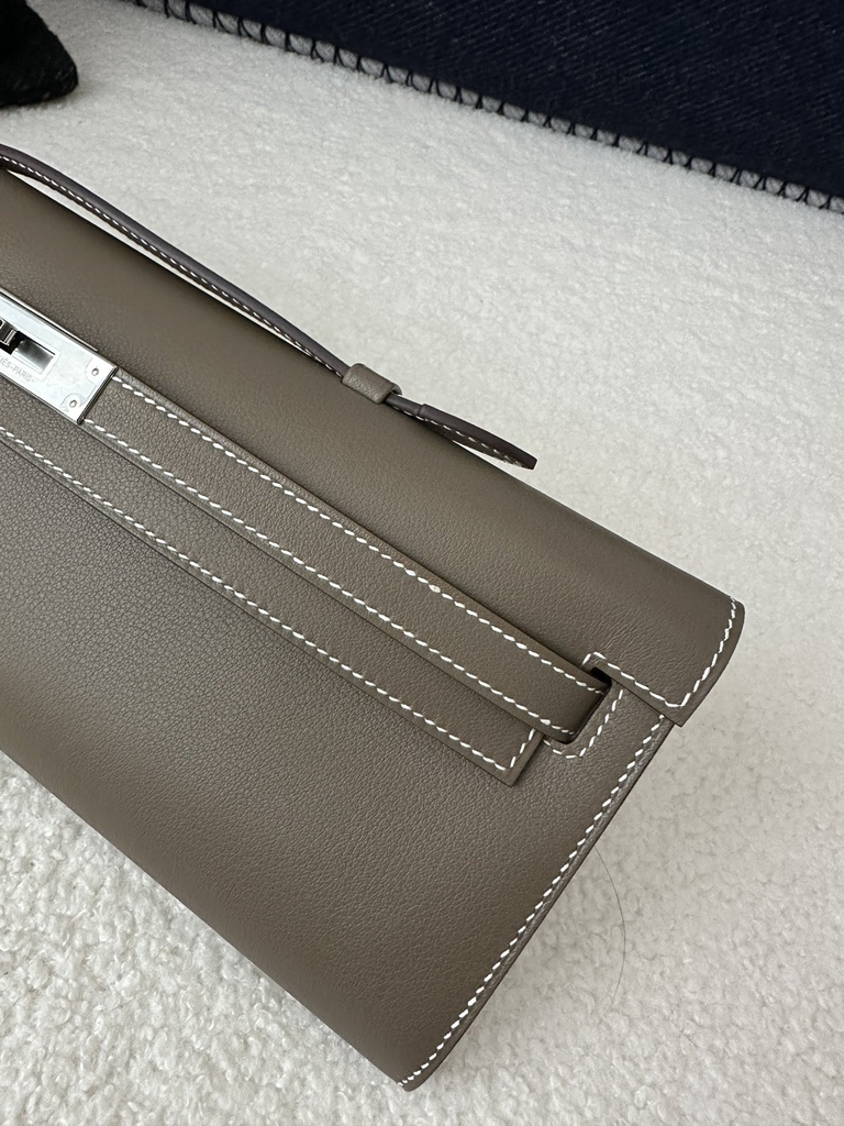 Kelly Cut 31cm Clutch in Imported Swift Calfskin, CK18 Etoupe Grey with Silver Hardware