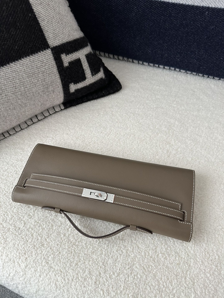Kelly Cut 31cm Clutch in Imported Swift Calfskin, CK18 Etoupe Grey with Silver Hardware