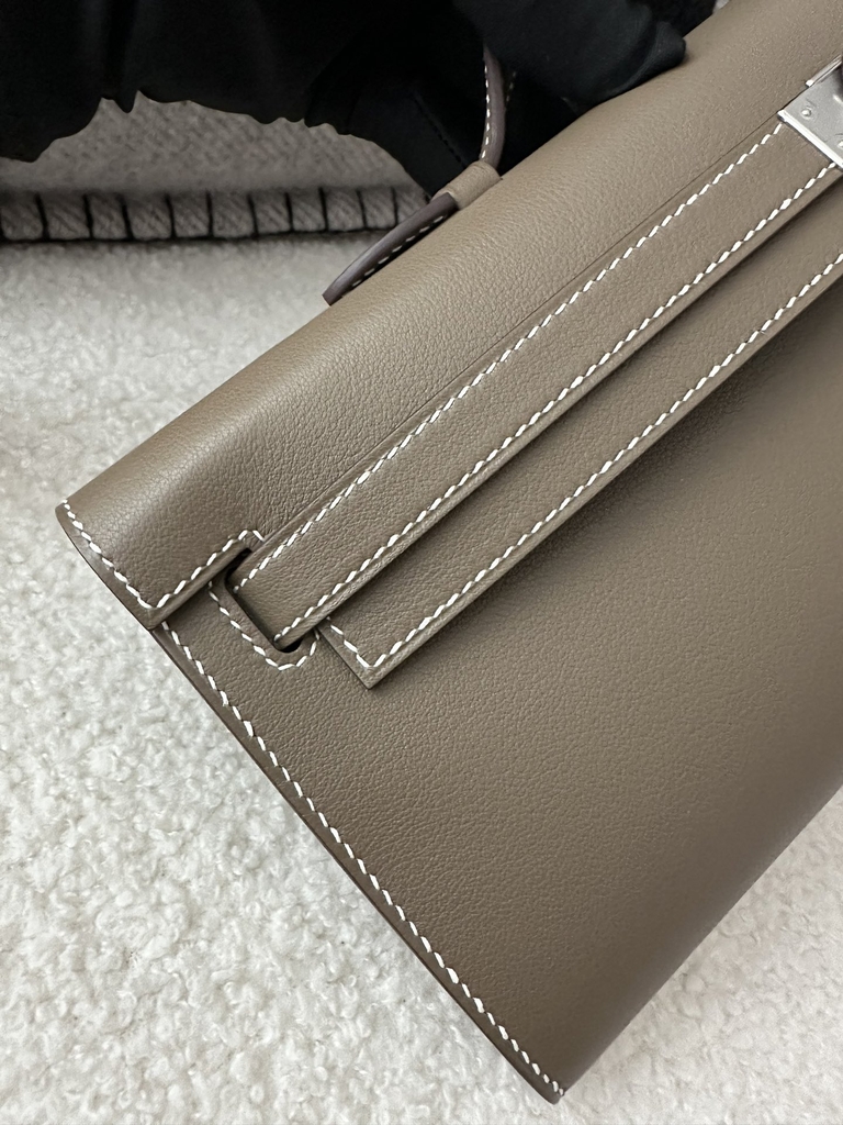 Kelly Cut 31cm Clutch in Imported Swift Calfskin, CK18 Etoupe Grey with Silver Hardware