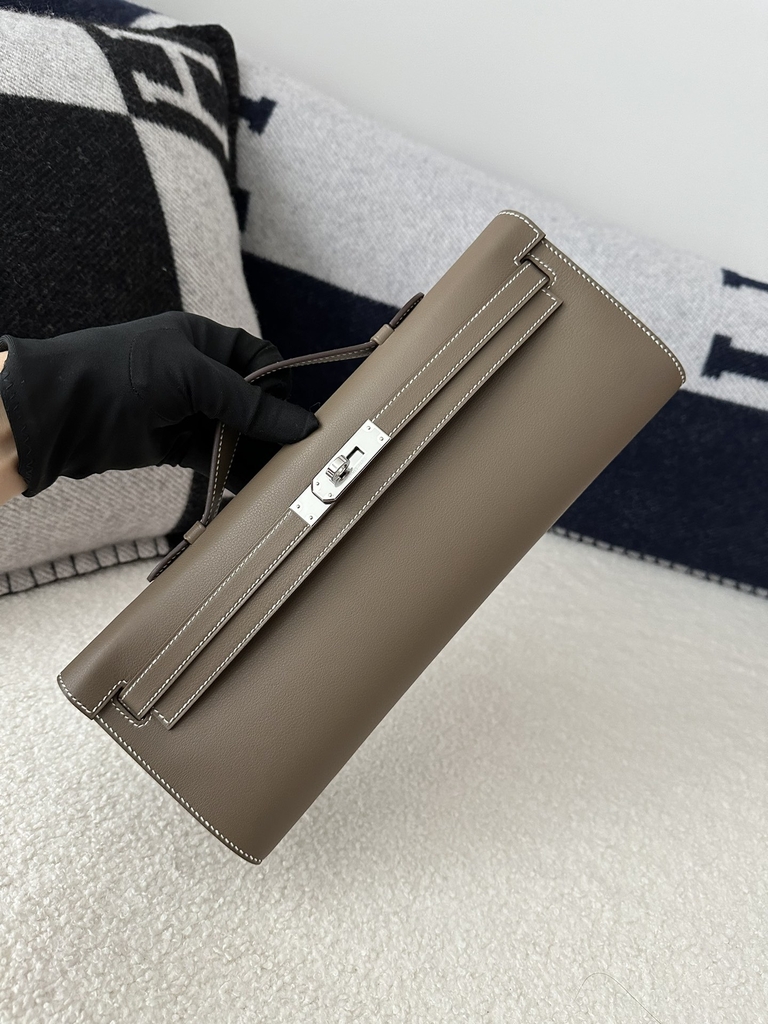 Kelly Cut 31cm Clutch in Imported Swift Calfskin, CK18 Etoupe Grey with Silver Hardware