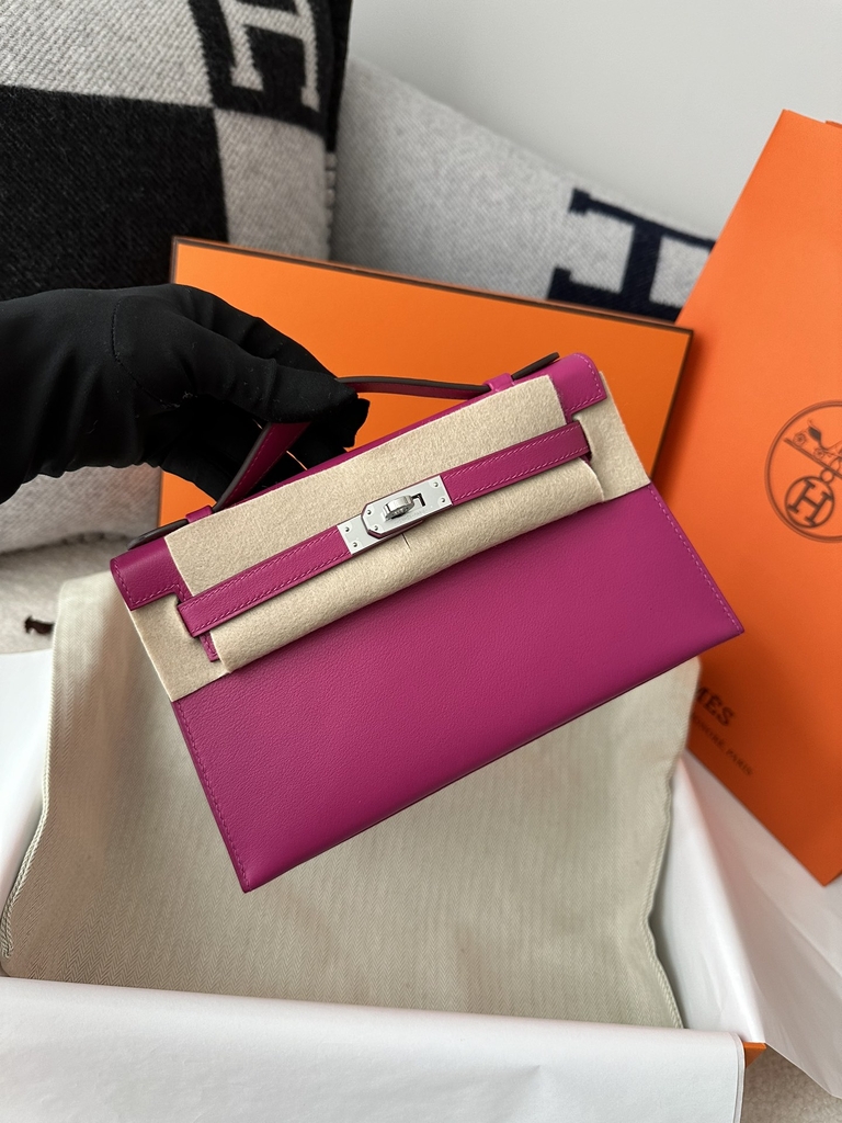 Kelly Pochette 22cm in Imported Swift Calfskin, L3 Rose Purple with Silver Hardware