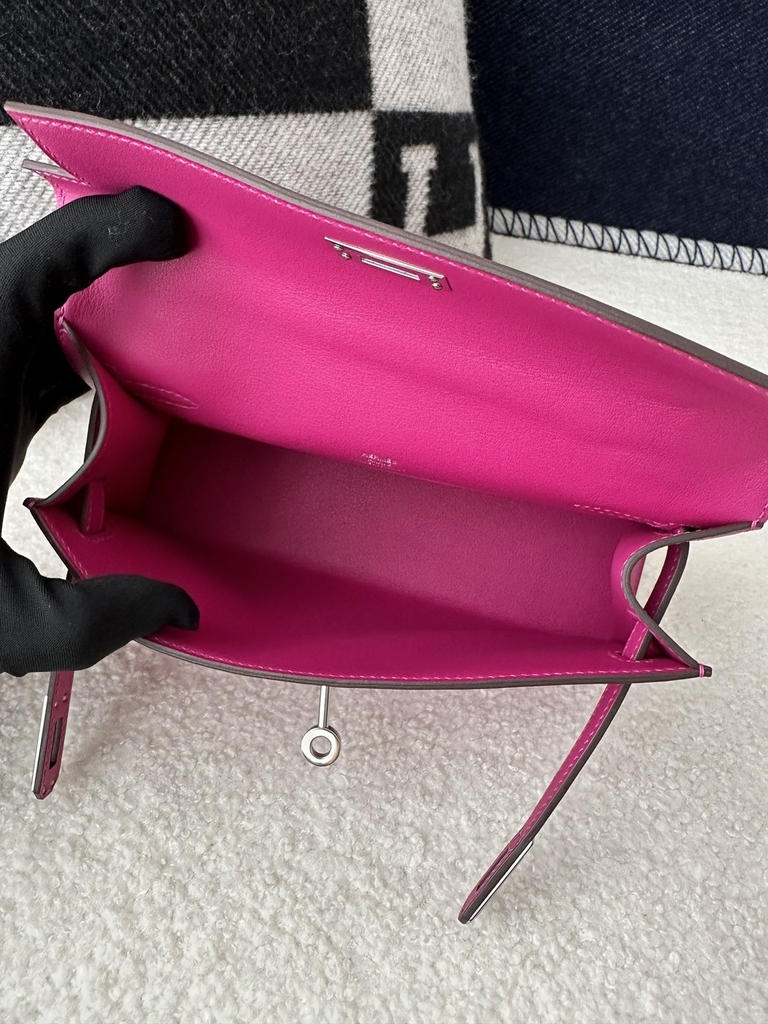 Kelly Pochette 22cm in Imported Swift Calfskin, L3 Rose Purple with Silver Hardware