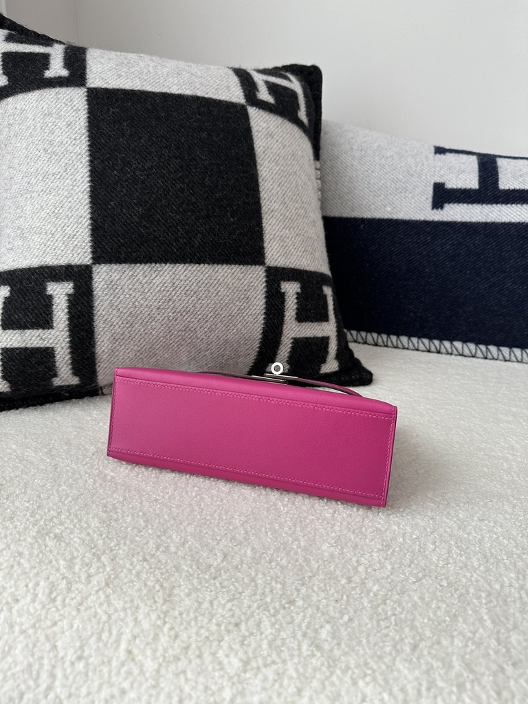 Kelly Pochette 22cm in Imported Swift Calfskin, L3 Rose Purple with Silver Hardware