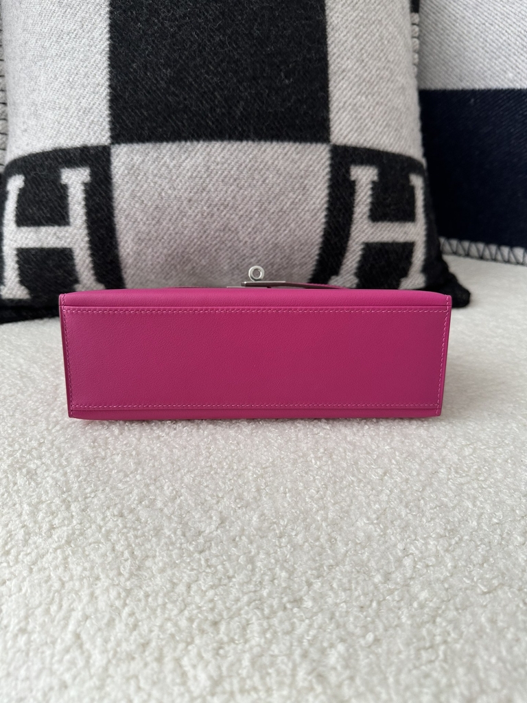 Kelly Pochette 22cm in Imported Swift Calfskin, L3 Rose Purple with Silver Hardware