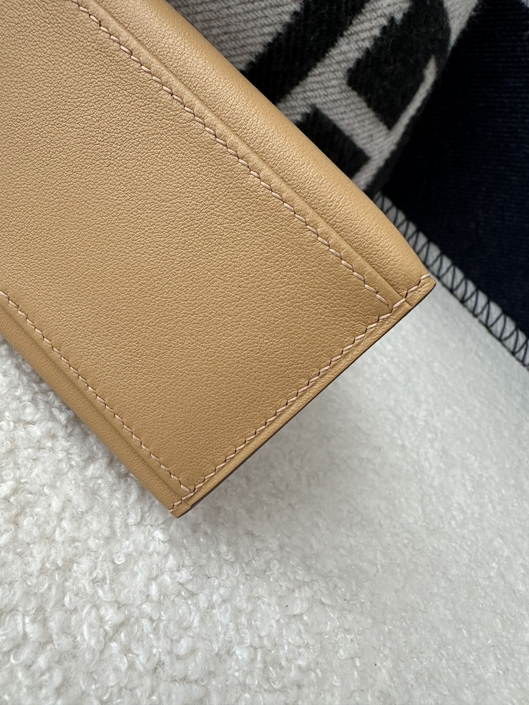 Kelly Pochette 22cm in Imported Swift Calfskin, 4B Biscuit Color with Gold Hardware