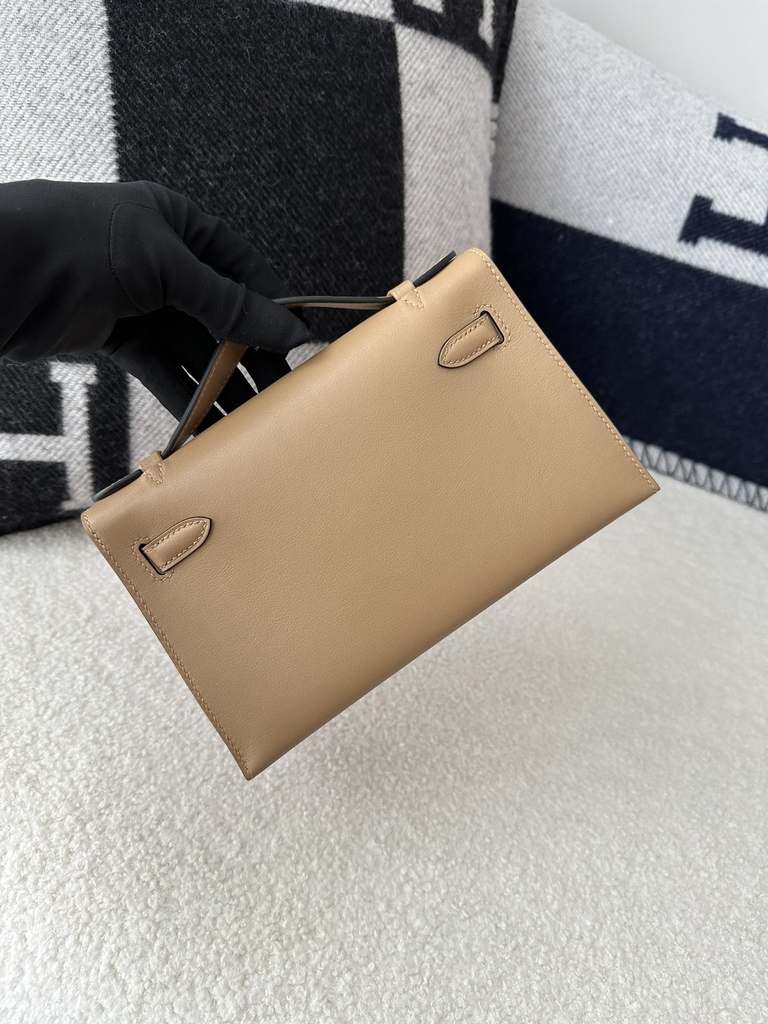 Kelly Pochette 22cm in Imported Swift Calfskin, 0M Chai Milk Tea Color with Gold Hardware