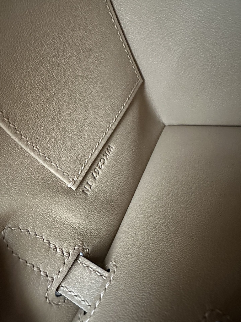 Kelly Pochette 22cm in Imported Swift Calfskin, 0M Chai Milk Tea Color with Gold Hardware