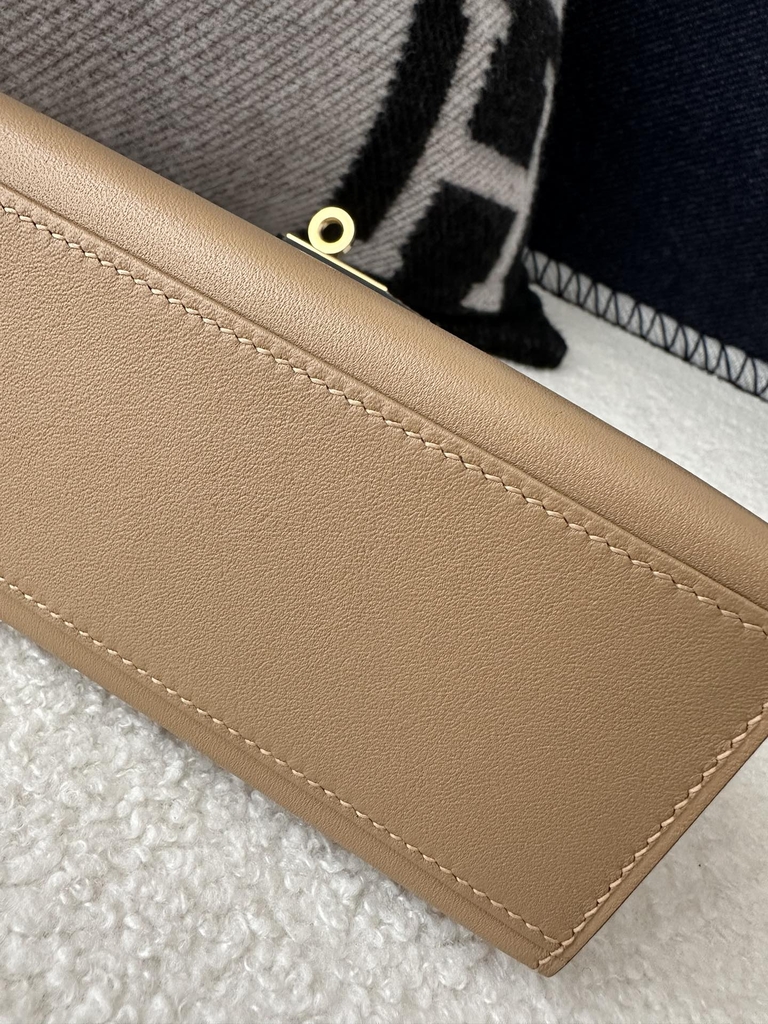 Kelly Pochette 22cm in Imported Swift Calfskin, 0M Chai Milk Tea Color with Gold Hardware