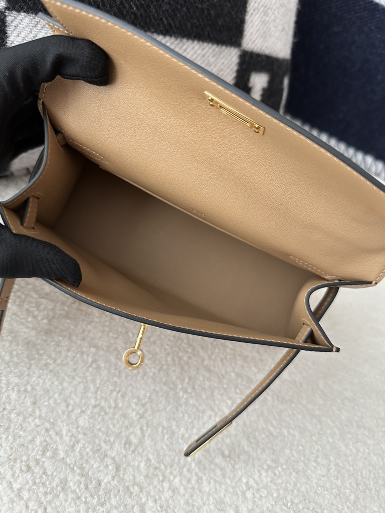Kelly Pochette 22cm in Imported Swift Calfskin, 0M Chai Milk Tea Color with Gold Hardware