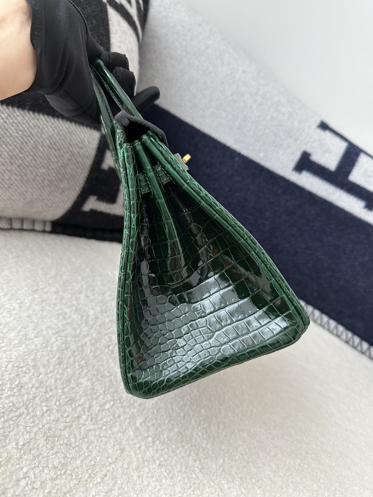 Birkin 25cm in Shiny Porosus Crocodile, imported HCP water-dyed glossy crocodile skin, CC67 Vert Fonce Emerald Green with Gold Hardware.