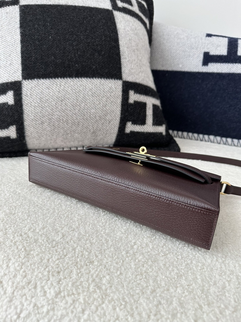 Kelly Elan 27cm in Imported Chevre Goat Leather, 0G Rouge Sellier with Gold Hardware.