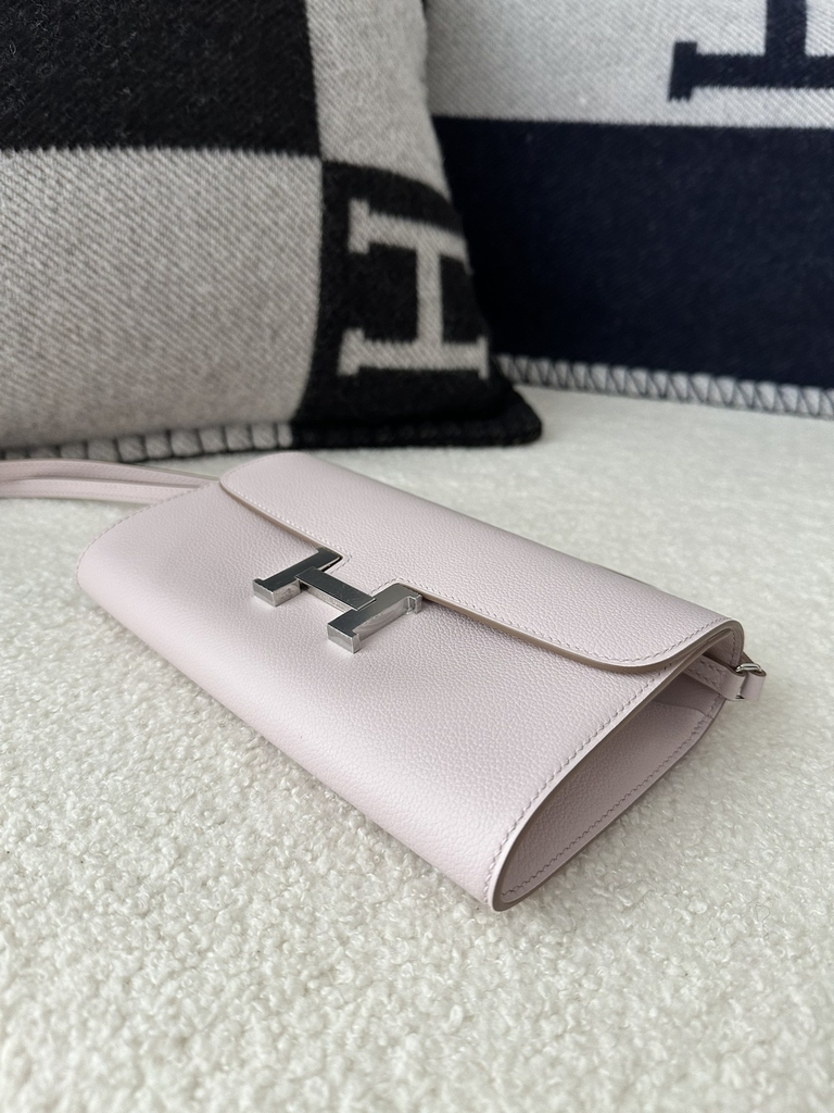 Constance To Go in Imported Evercolor Calfskin, 09 Mauve Pale with Silver Hardware.
