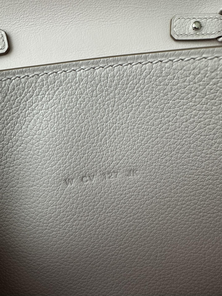 Constance To Go in Imported Evercolor Calfskin, 09 Mauve Pale with Silver Hardware.