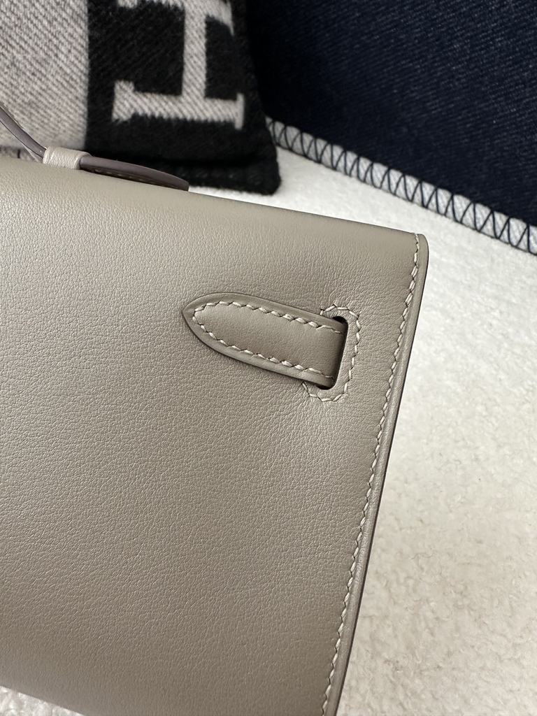 Kelly Cut 31cm in Swift Leather, M8 Gris Asphalte Asphalt Grey with Silver Hardware.
