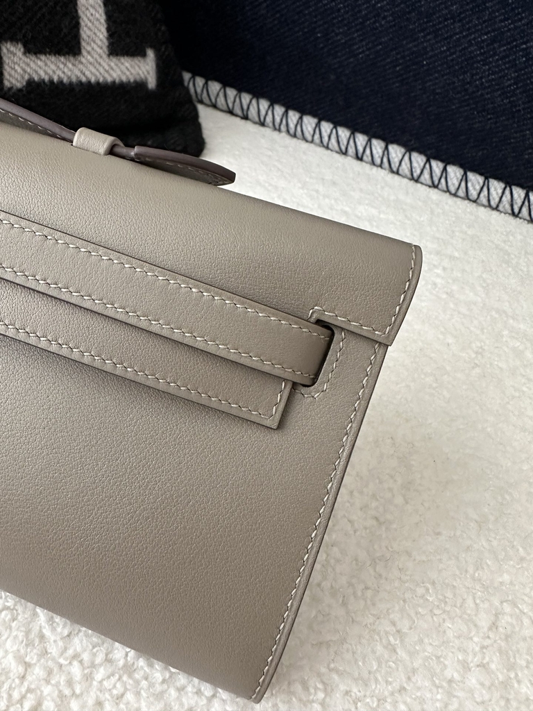 Kelly Cut 31cm in Swift Leather, M8 Gris Asphalte Asphalt Grey with Silver Hardware.