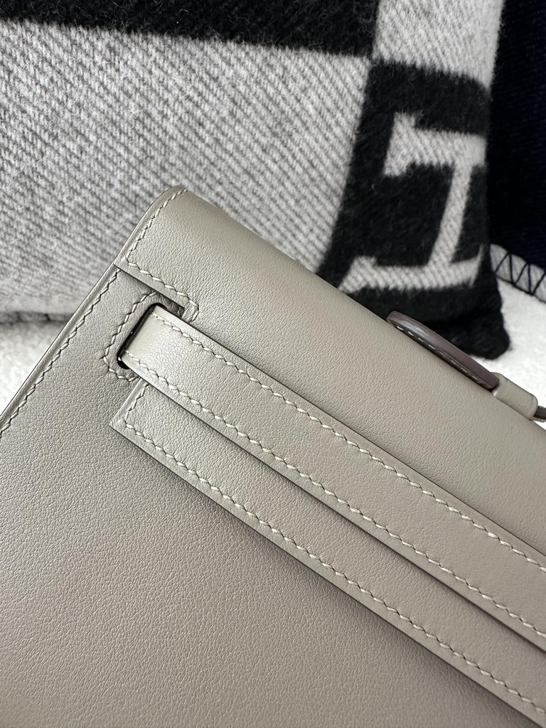 Kelly Cut 31cm in Swift Leather, M8 Gris Asphalte Asphalt Grey with Silver Hardware.