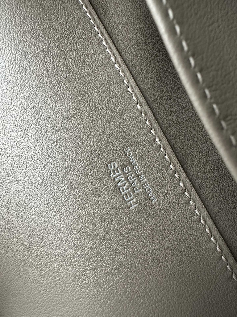 Kelly Cut 31cm in Swift Leather, M8 Gris Asphalte Asphalt Grey with Silver Hardware.