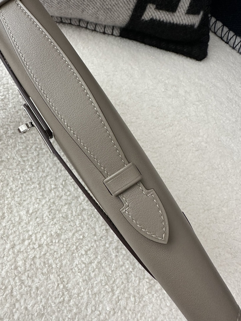 Kelly Cut 31cm in Swift Leather, M8 Gris Asphalte Asphalt Grey with Silver Hardware.