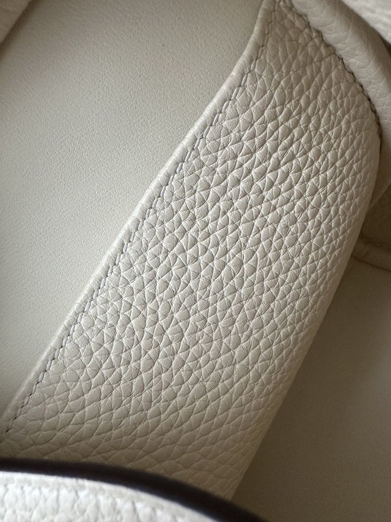 Lindy 26cm in Imported Togo Clemence Leather, I2 Nata Cream White with Gold Hardware.
