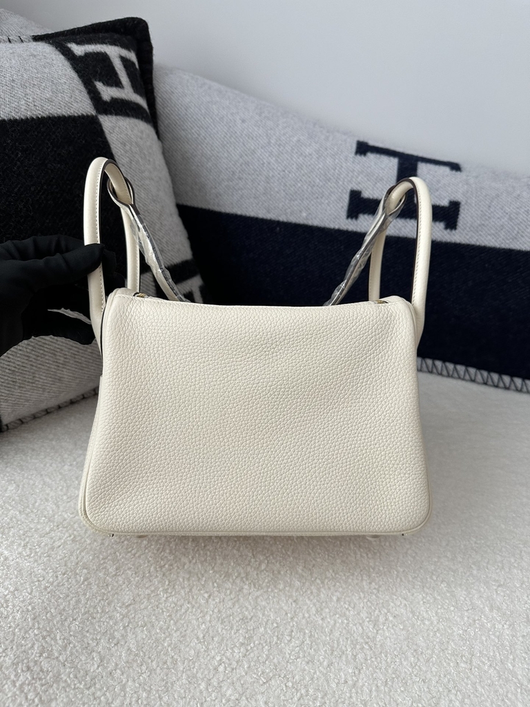 Lindy 26cm in Imported Togo Clemence Leather, I2 Nata Cream White with Gold Hardware.