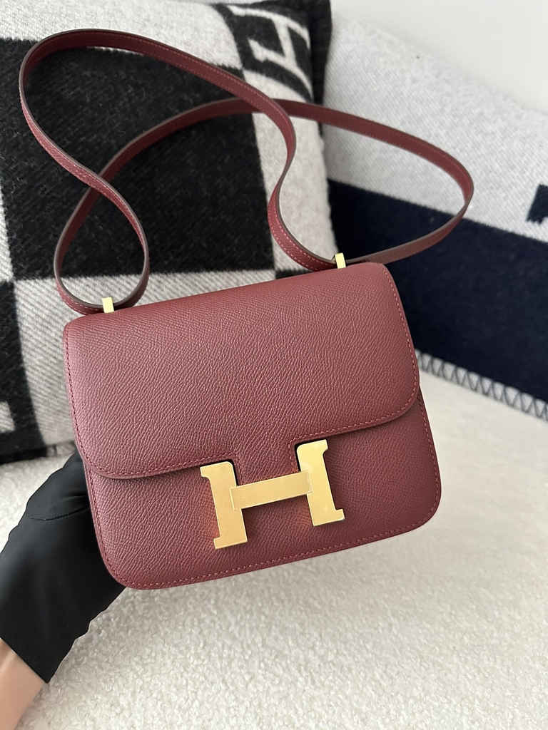 Constance 18cm Classic in Imported Epsom Leather with Grain, CK55 Rouge H with Gold Hardware
