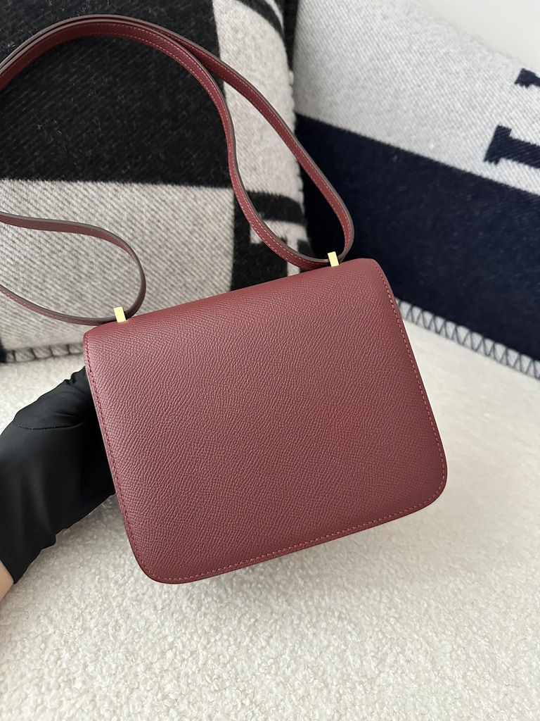 Constance 18cm Classic in Imported Epsom Leather with Grain, CK55 Rouge H with Gold Hardware