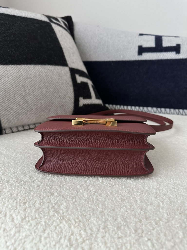 Constance 18cm Classic in Imported Epsom Leather with Grain, CK55 Rouge H with Gold Hardware