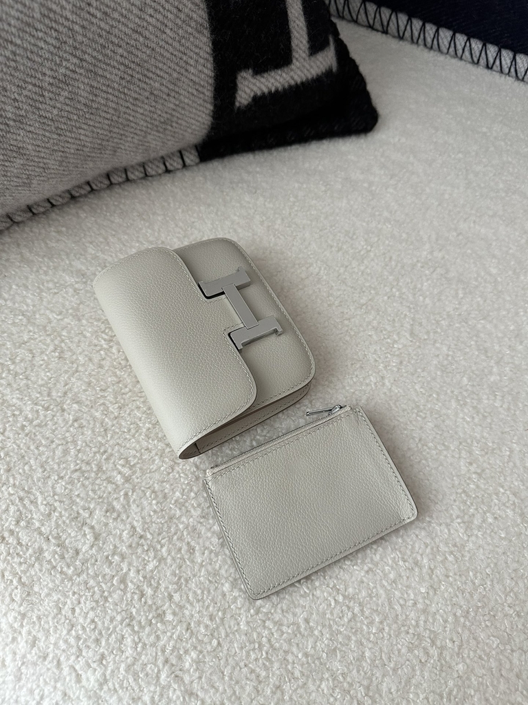 Constance Slim Cardholder Wallet in Evercolor Cowhide, 8L Beton Glacier White with Silver Hardware