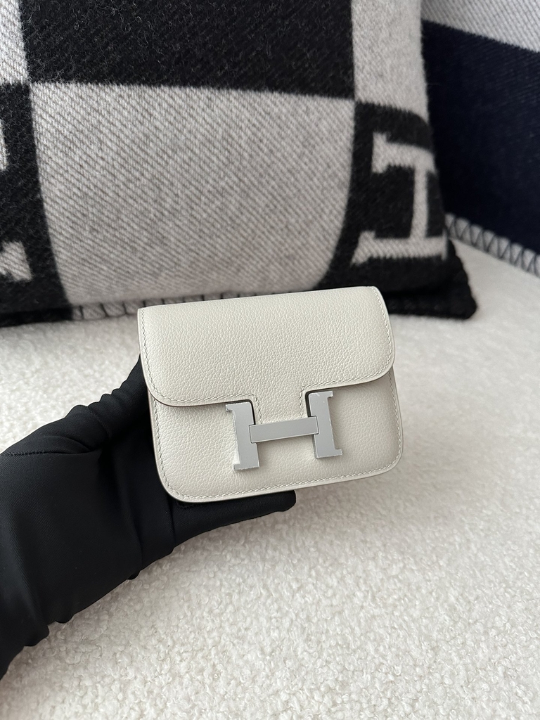 Constance Slim Cardholder Wallet in Evercolor Cowhide, 8L Beton Glacier White with Silver Hardware
