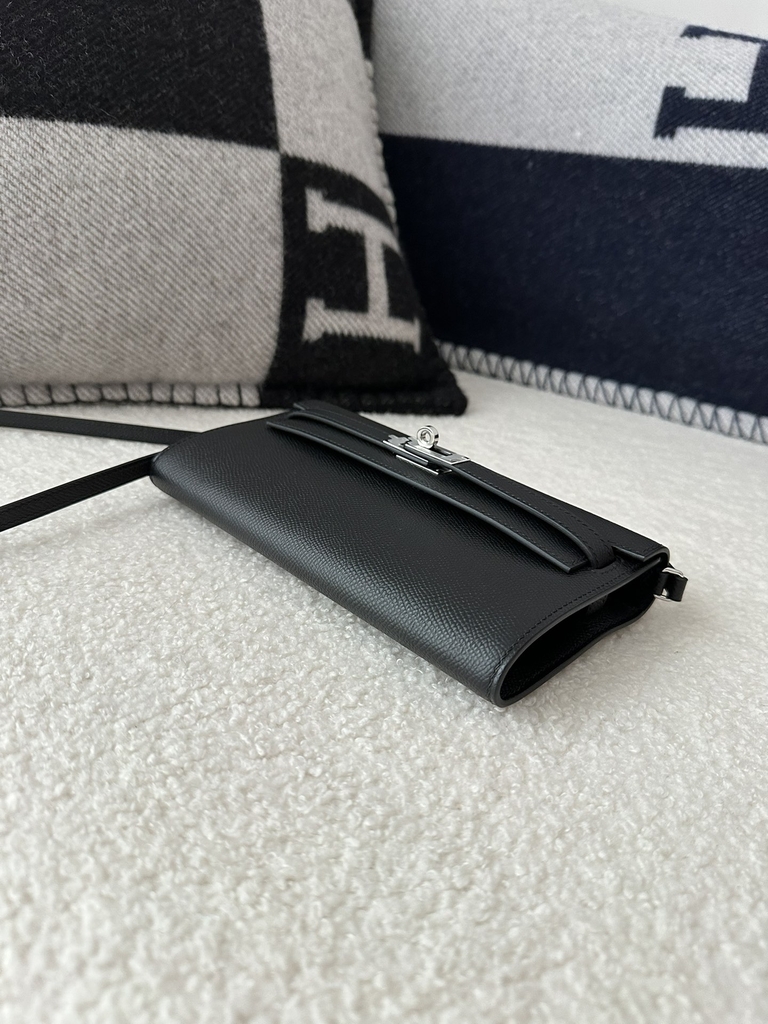 Kelly To Go Crossbody Wallet in Imported Epsom Leather, CK89 Noir Black with Silver Hardware