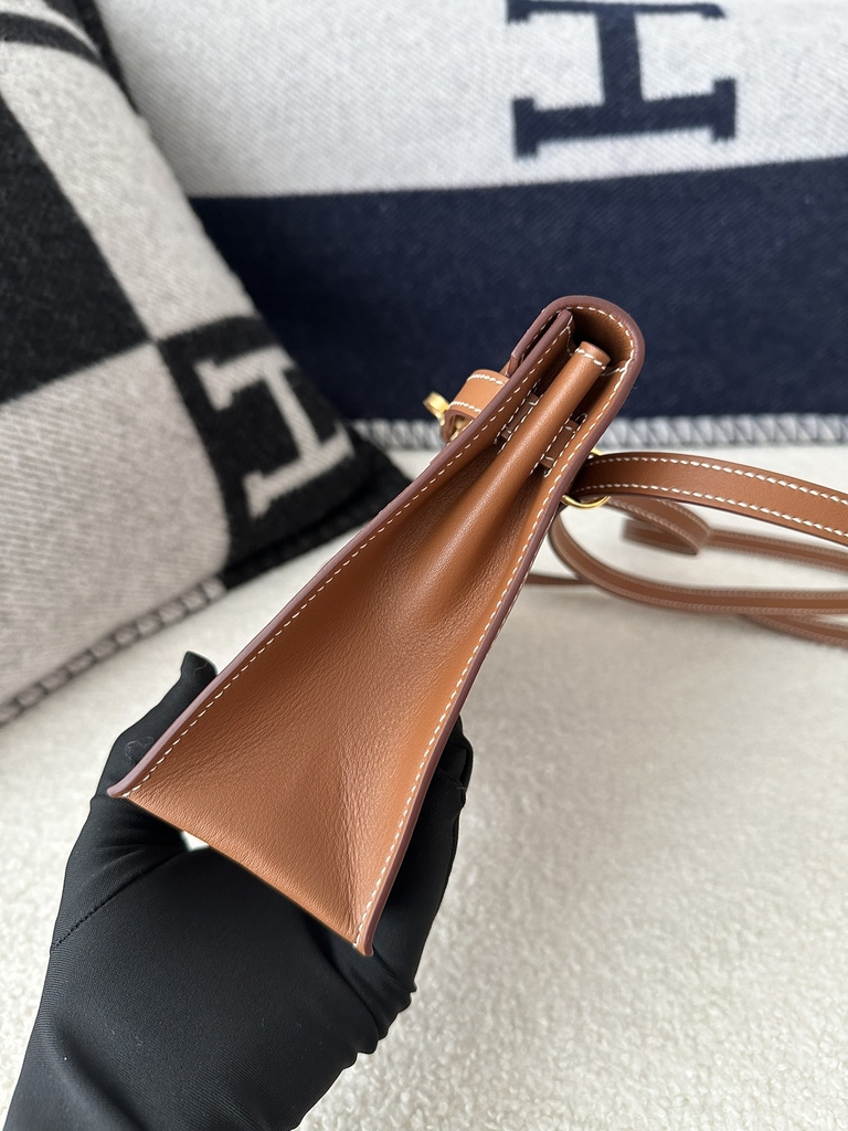 Kelly Danse 22cm Dance Bag in Imported Swift Calfskin, CC37 Gold with Gold Hardware