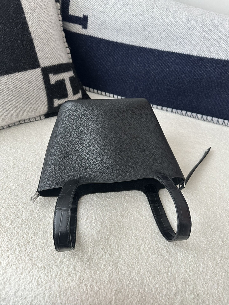 Picotin Lock 18cm Touch in Imported Clemence Leather with Matte Alligator Crocodile, CK89 Noir Black with Silver Hardware