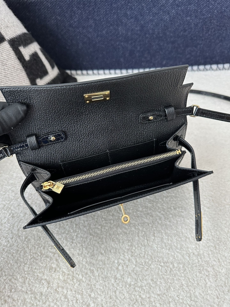 Kelly To Go Crossbody Wallet in Imported HCP Water-Dyed Shiny Alligator Crocodile, CK89 Noir Black with Gold Hardware
